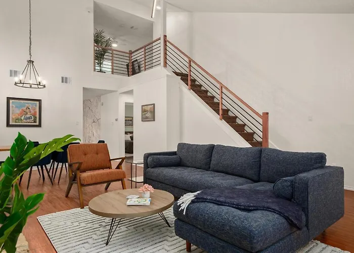 Poolside Oasis, Peaceful Retreat -20 Min To Austin *