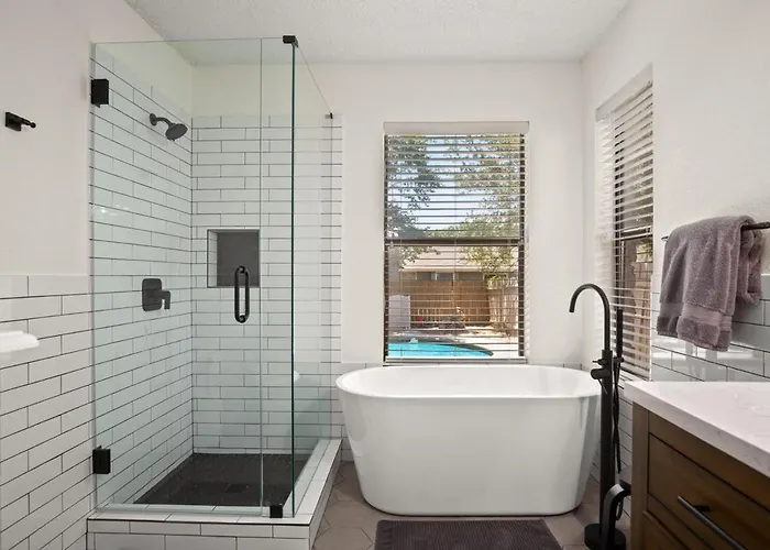 Poolside Oasis, Peaceful Retreat -20 Min To Austin Holiday home Round Rock