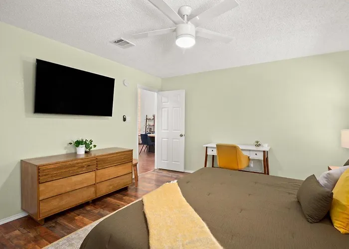 Poolside Oasis, Peaceful Retreat -20 Min To Austin Round Rock