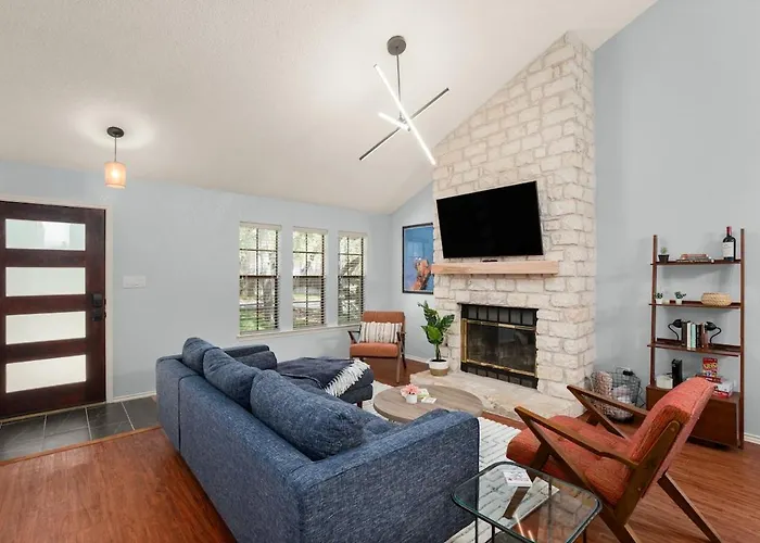 Holiday home Poolside Oasis, Peaceful Retreat -20 Min To Austin *