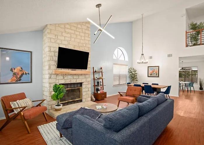 Poolside Oasis, Peaceful Retreat -20 Min To Austin