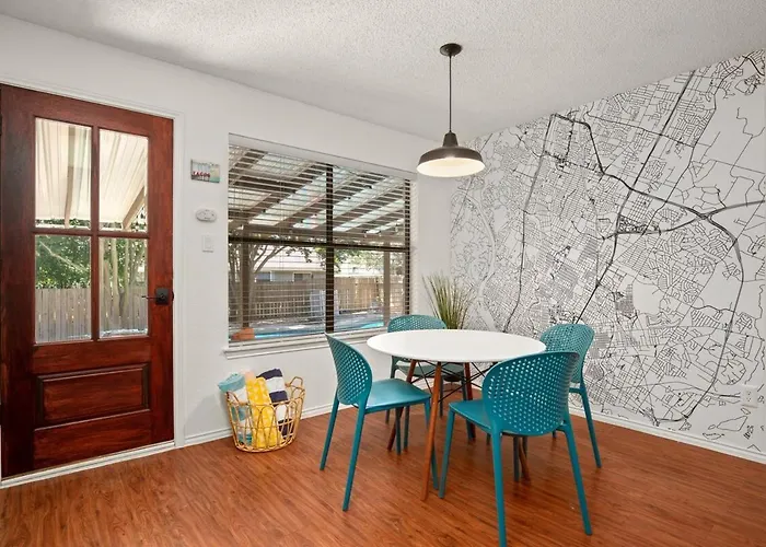 Poolside Oasis, Peaceful Retreat -20 Min To Austin *