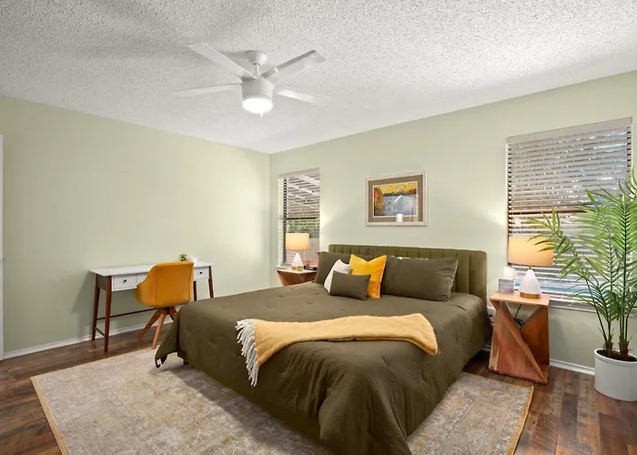 Holiday home Poolside Oasis, Peaceful Retreat -20 Min To Austin