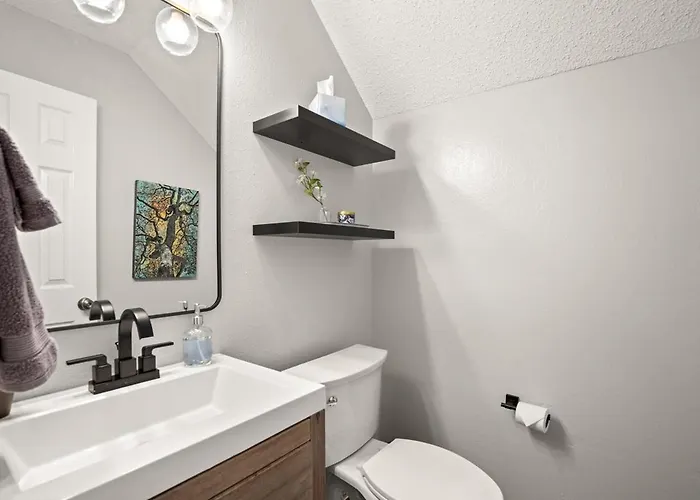 Poolside Oasis, Peaceful Retreat -20 Min To Austin *